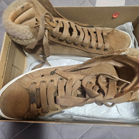 UGGs - Picture 4 of 4